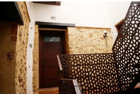 المنشأة من الداخل