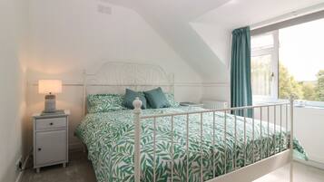 2 bedrooms, individually decorated, individually furnished, free WiFi