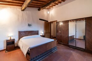 3 bedrooms, travel cot, free WiFi, bed sheets - Olive Apartment (Toscana)
