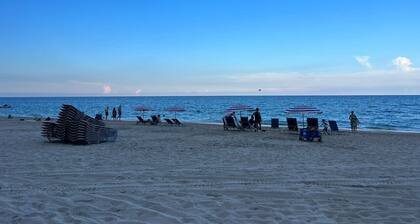 Amazing Apt w/Kitchen and Beach Service