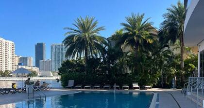Amazing 1B/1B w/Beach Service next to Aventura Mall