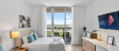 1 slaapkamer, een bureau, een strijkplank/strijkijzer, wifi