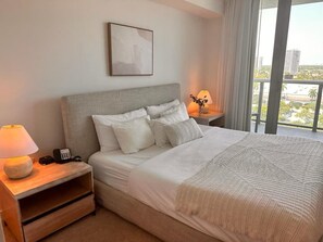 1 bedroom, desk, iron/ironing board, WiFi - Hallandale Amazing 1B/1B Apartment With Amazing View! (Hallandale Beach)