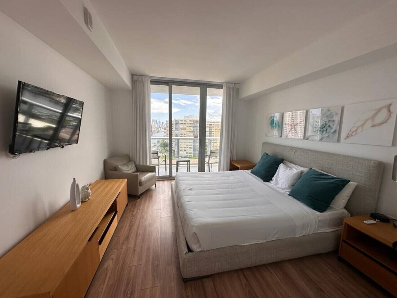 1 bedroom, desk, iron/ironing board, WiFi