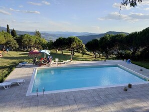 Outdoor pool - Walnut Apartment (Toscana)