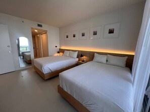1 bedroom, desk, WiFi