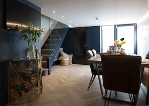 Dining - Ideal for Families Close to sea (Brighton and Hove)