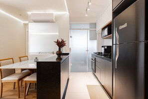 Leilighet – deluxe | Eget kjøkken | Kjøleskap, mikrobølgeovn, ovn og kokeplater