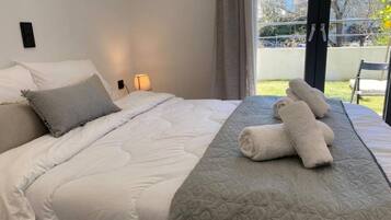 3 bedrooms, iron/ironing board, WiFi, bed sheets