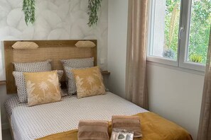1 bedroom, in-room safe, iron/ironing board, travel cot
