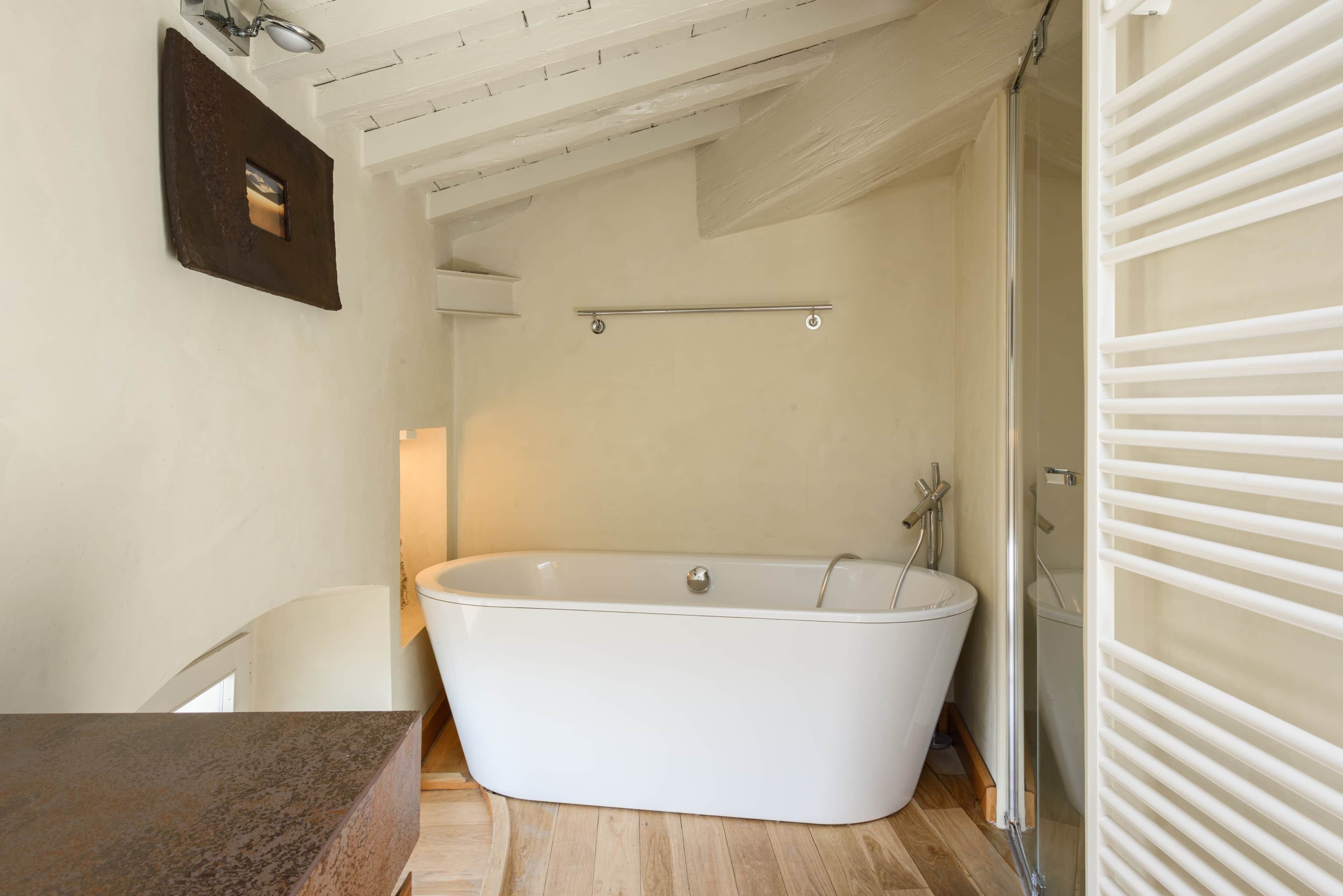 Doccia, asciugacapelli, bidet, sapone