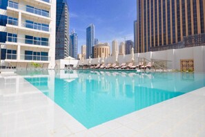 Outdoor pool - Amazing Stay in Marina With Balcony & View (Dubai)
