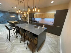 Appartement, 1 grand lit | Restauration