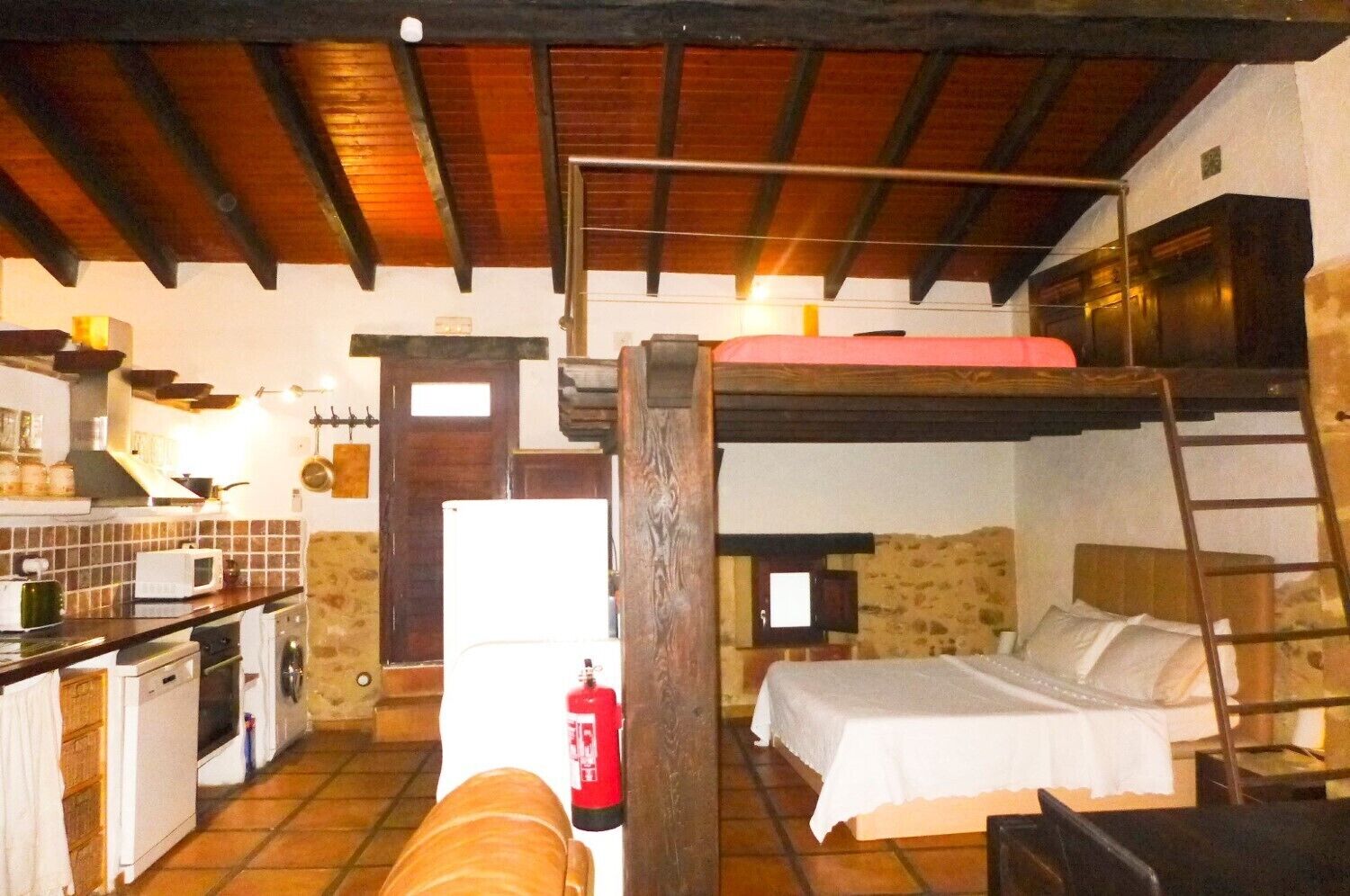 1 slaapkamer, een strijkplank/strijkijzer, gratis wifi, beddengoed