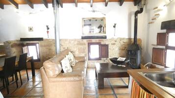 Smart TV, fireplace