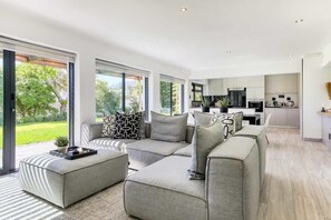 TV, fireplace, offices