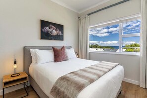 3 bedrooms, desk, iron/ironing board, WiFi