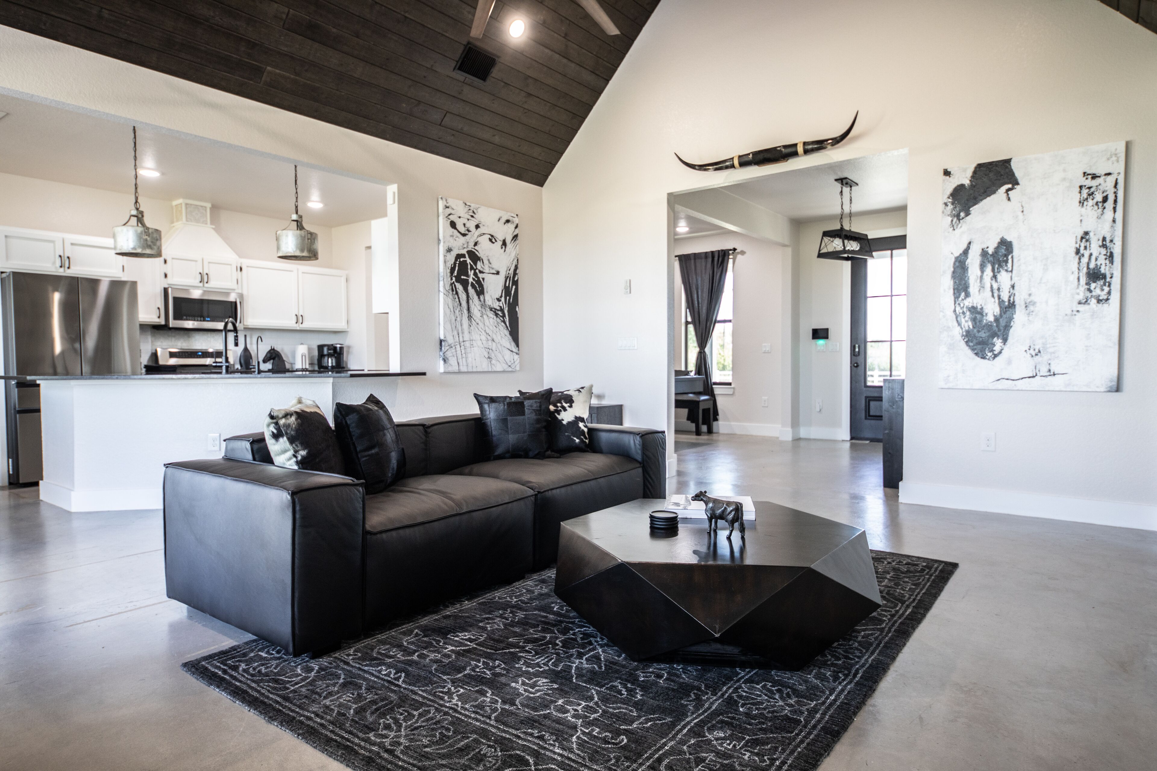 Private gated modern farmhouse in the BBQ capitol of Texas!