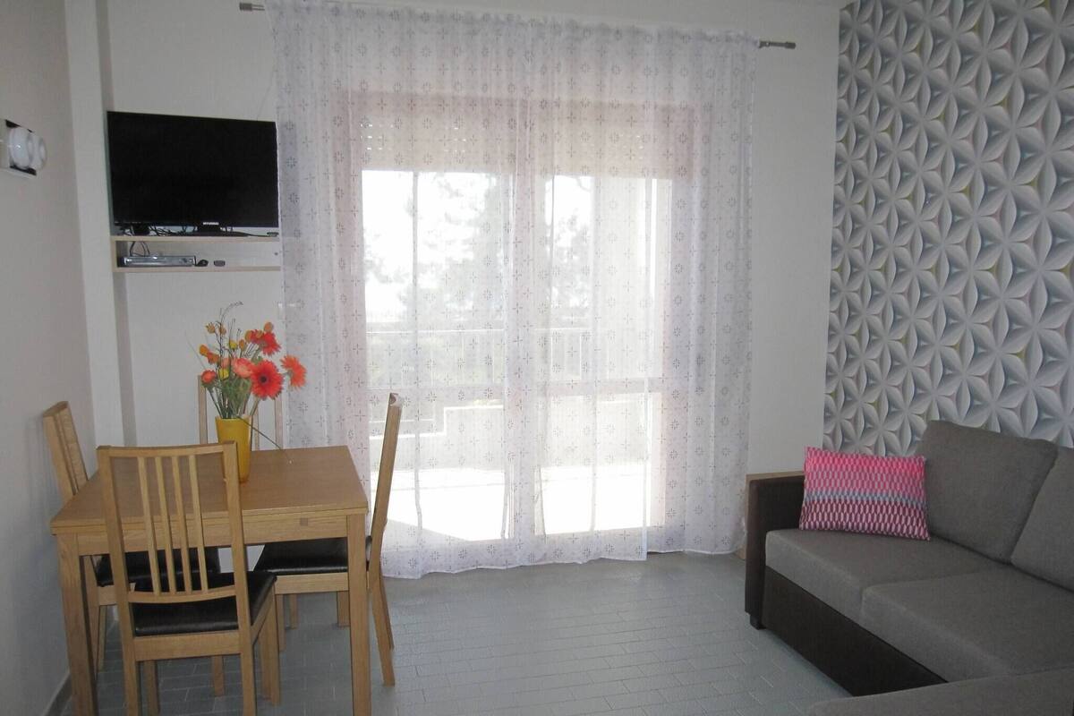 Apartment, 2 Bedrooms, Balcony, Garden View | Living area