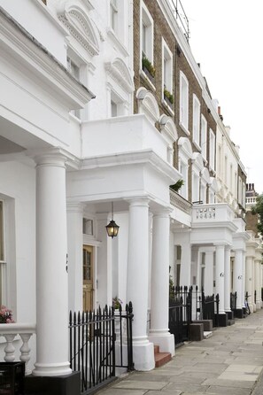 Miscellaneous - Traditional 2-bed retreat steps from Victoria (London)