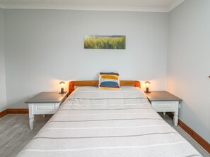 3 dormitoris, decoració individual i mobiliari individual 