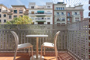 Outdoor dining - SAGRADA FAMILIA 2 (Barcelona)