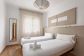 3 bedrooms, iron/ironing board, free WiFi, bed sheets