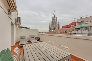 Outdoor dining - SAGRADA FAMILIA 5 (Barcelona)