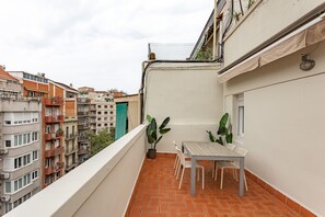 Outdoor dining - SAGRADA FAMILIA 5 (Barcelona)