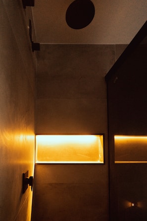 Luxury Suite | 1 bedroom, in-room safe, laptop workspace, blackout drapes