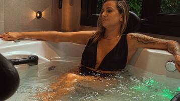 Luxury Suite | Private spa tub