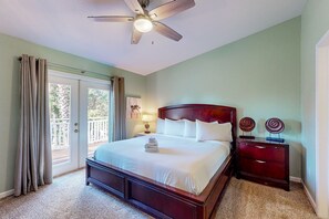 4 habitaciones, tabla de planchar con plancha y acceso a internet 