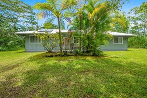 Property grounds - Snowbird-friendly home near the beach with patio, grill, outdoor dining area (Keaau)