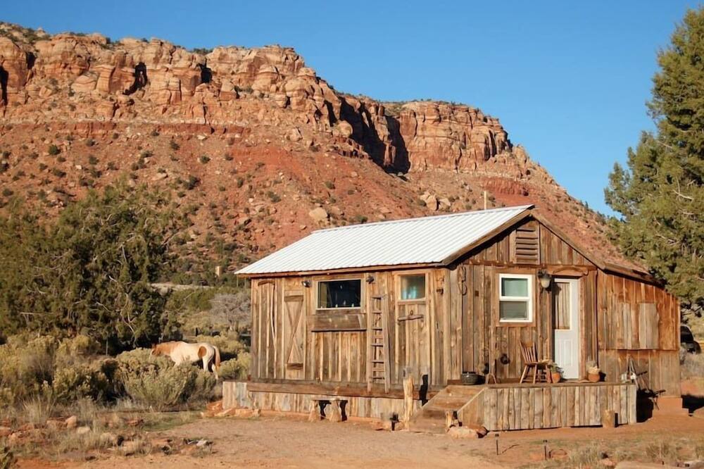 Cozy Rustic Cabin on 400 Acres Zion & Bryce PRIVATE CANYON