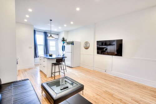 Montreal Classic Style 2br Apt