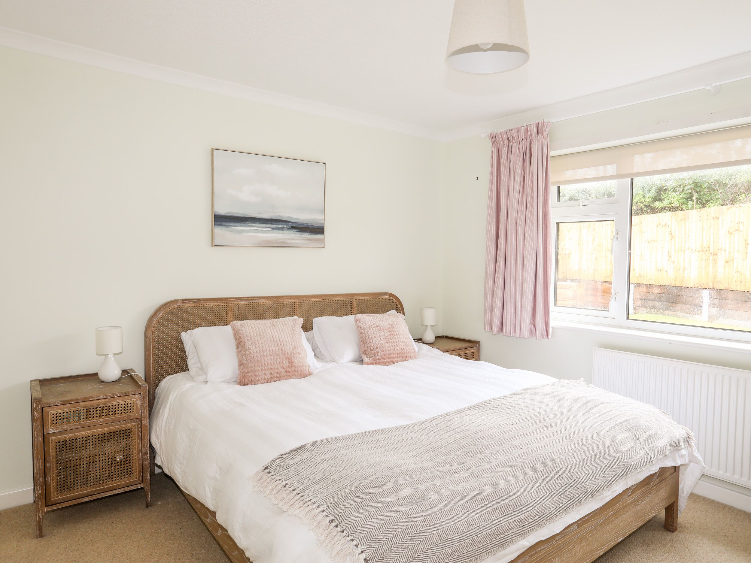 3 habitaciones, decoración personalizada y muebles diferentes 