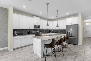 Fridge, microwave, oven, stovetop - 6 Bedrooms/ 5 Bathrooms/ Champions Gate (1593 FD) (Davenport)