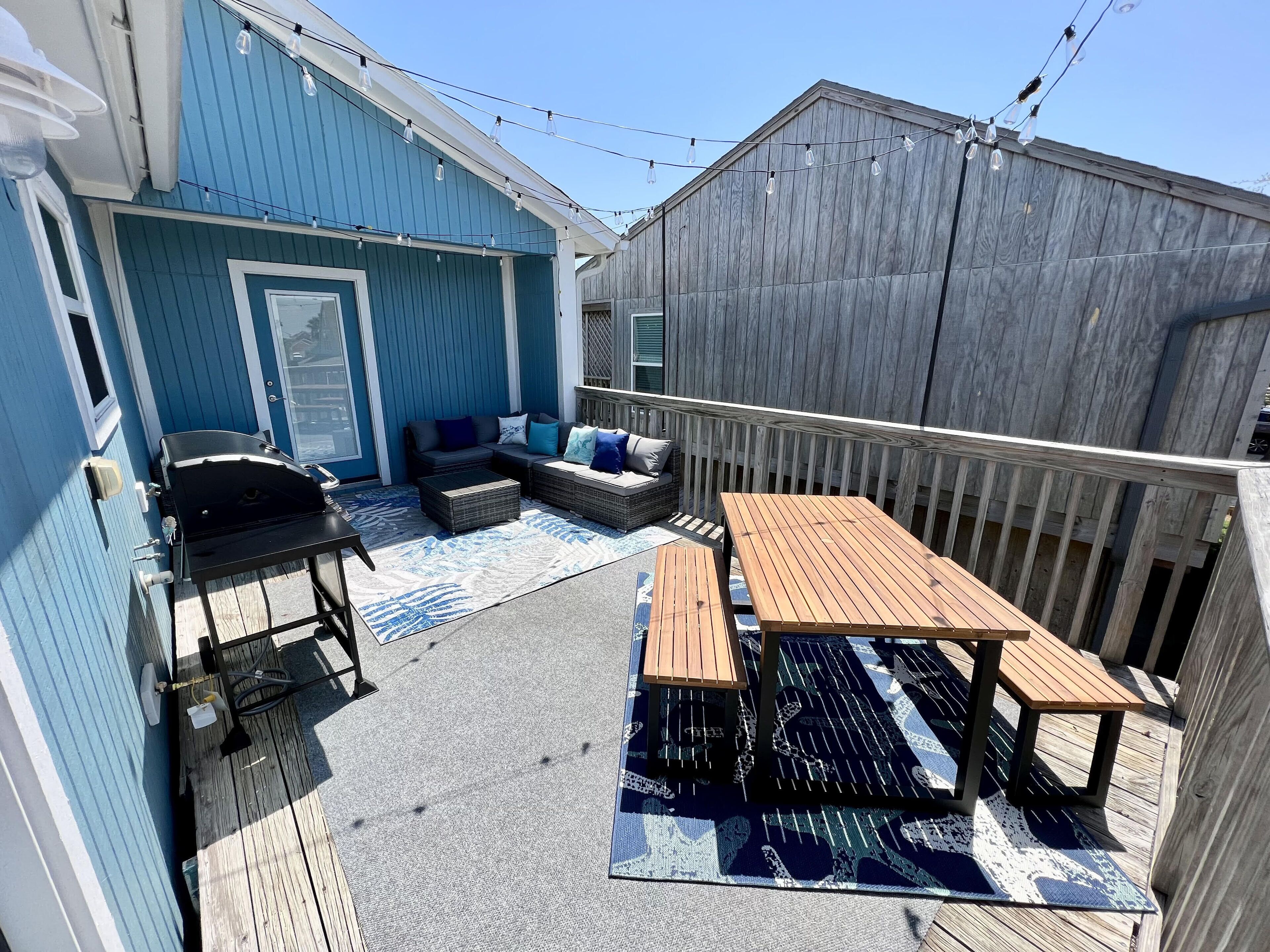 Serene Beach Escape - 2Bd/2Ba with Fast Wi-Fi and Garage Seconds from the Beach