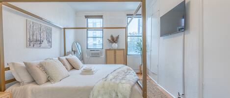 1 dormitorio, tabla de planchar con plancha, wifi y ropa de cama