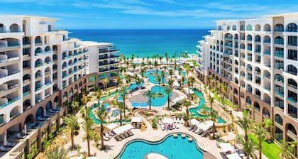 Exclusive Luxury Oceanfront Resort
Expansive 2 Bedroom Suite for the New Year!