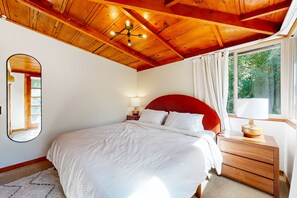 3 makuuhuonetta, vauvan matkasänky, internet, vuodevaatteet