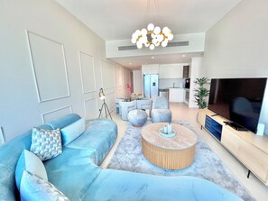 50-cm plasma TV with satellite channels - Luxurious 2B in Downtown Views With Dubai Mall Access (Dubai)