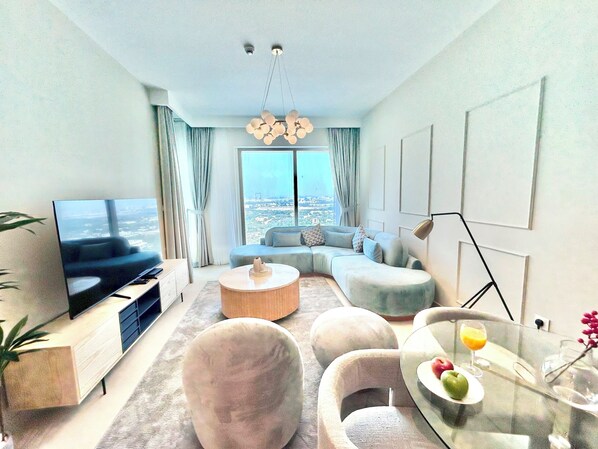 50-cm plasma TV with satellite channels - Luxurious 2B in Downtown Views With Dubai Mall Access (Dubai)