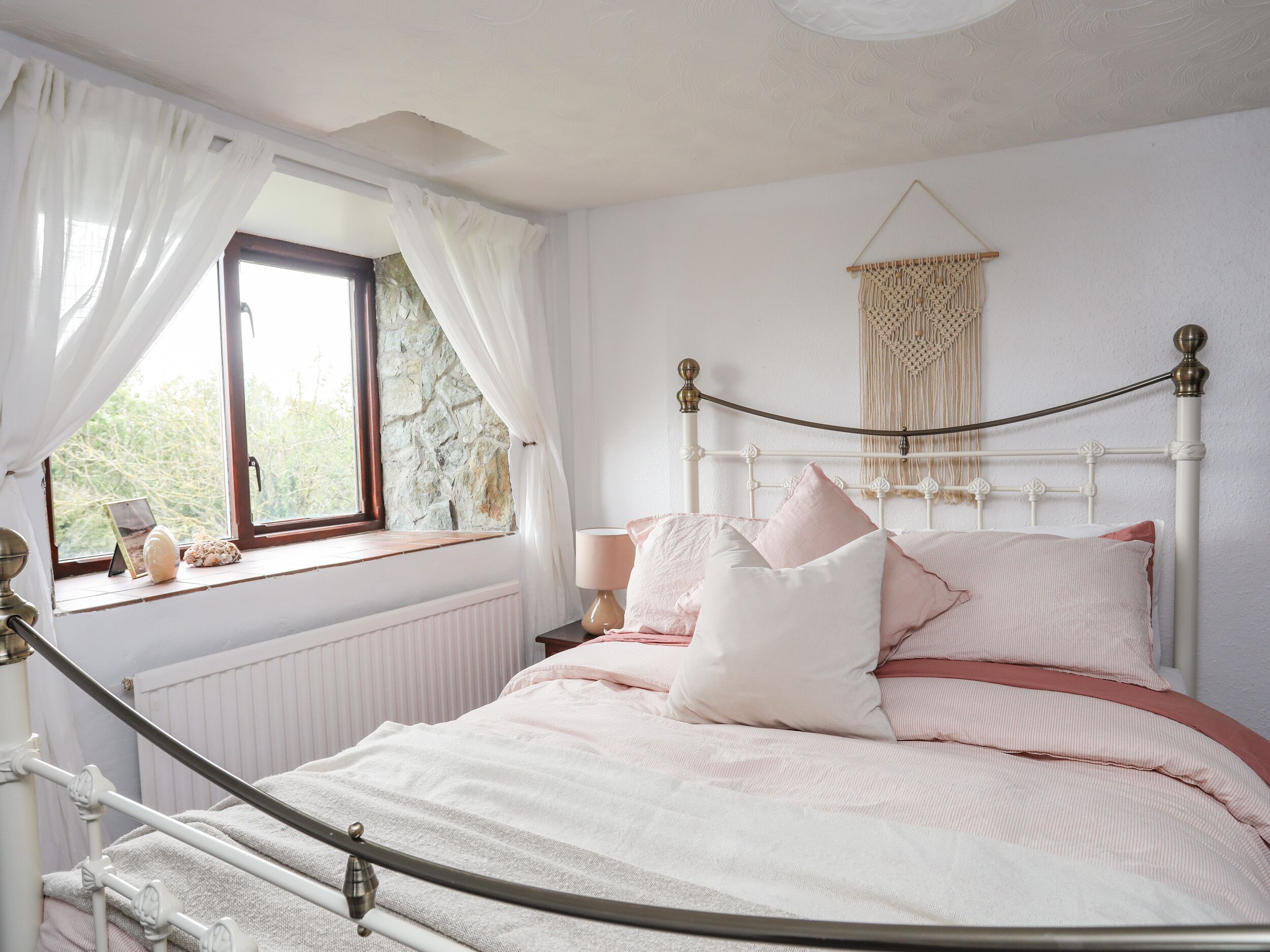 4 bedrooms, individually decorated, individually furnished, free WiFi