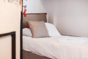 1 bedroom, WiFi, bed sheets