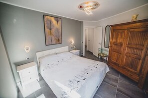 2 bedrooms, WiFi, bed sheets