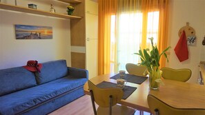 Apartment, 1 Bedroom, Balcony, Garden View | Living room