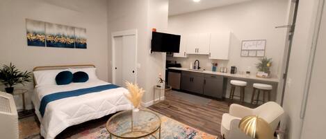 BĂŒgeleisen/BĂŒgelbrett, WLAN, BettwĂ€sche