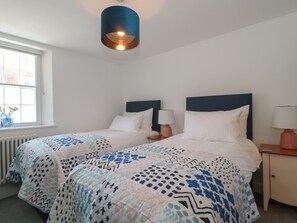 2 bedrooms, individually decorated, individually furnished, free WiFi - Mollys Cottage (Dorchester)