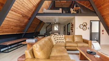 Télévision, cheminée, espaces bureaux